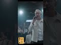 ¡Adoración Apasionada! Coro y Banda Encienden el Escenario