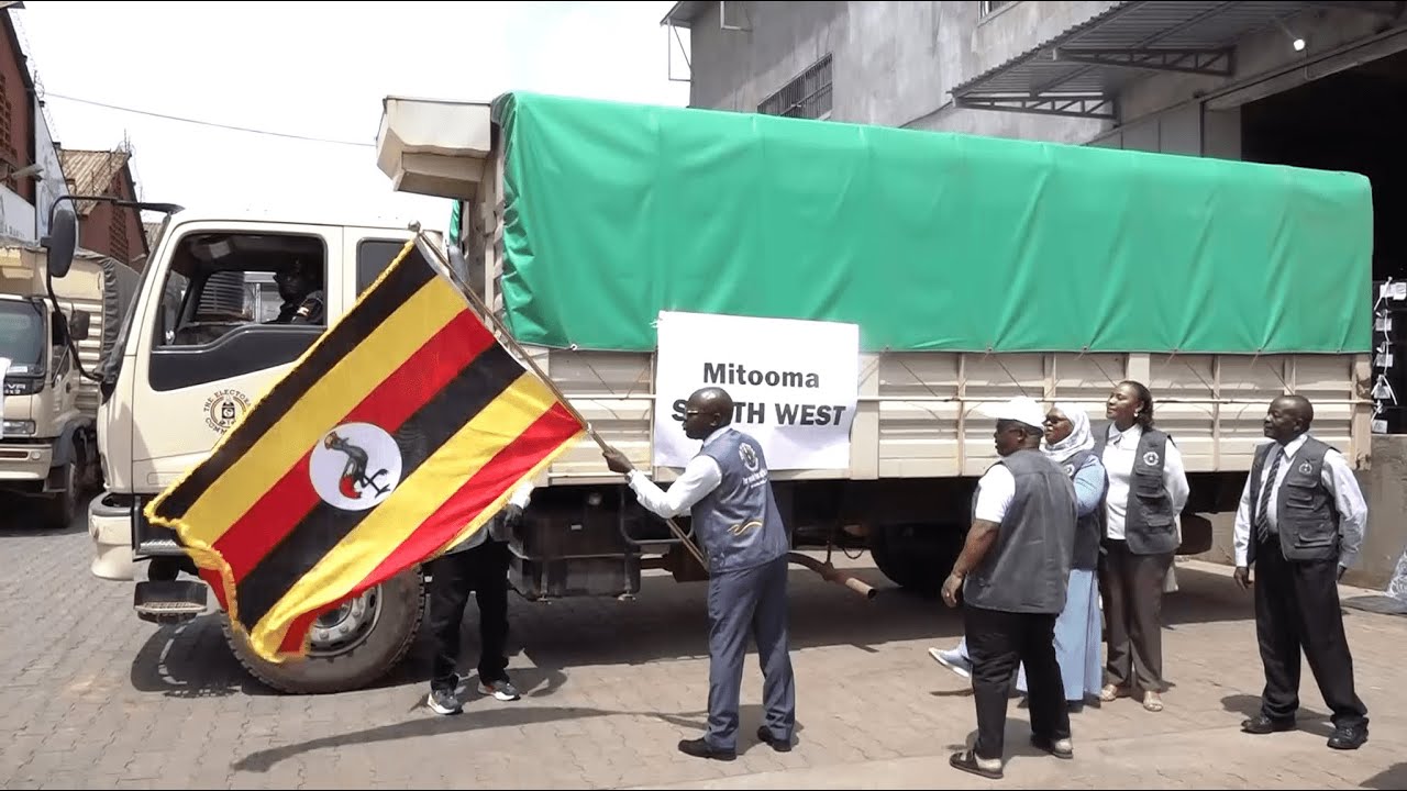 Избирательная комиссия дала старт рассылке первой партии избирательных бюллетеней в 12 округах.