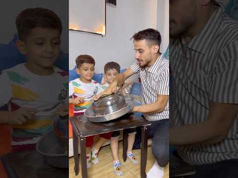 خليني نشوف شو في بقلب لطنجرة شو بتقولو