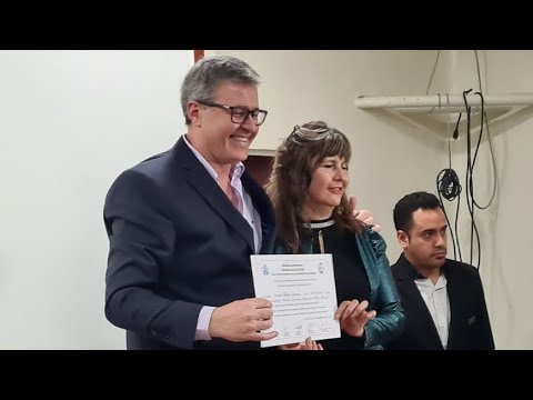 Larraza recibió el diploma que lo consagra como nuevo intendente de Plaza Huincul