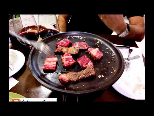 Carne a la piedra en plato refractario Vulcano gres, prueba de humos. 