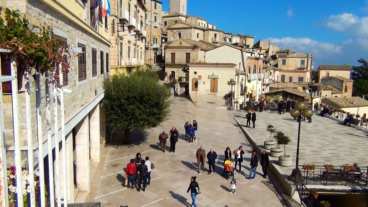 Sant'Agata di Puglia LA PIAZZA 1° Novembre 2014