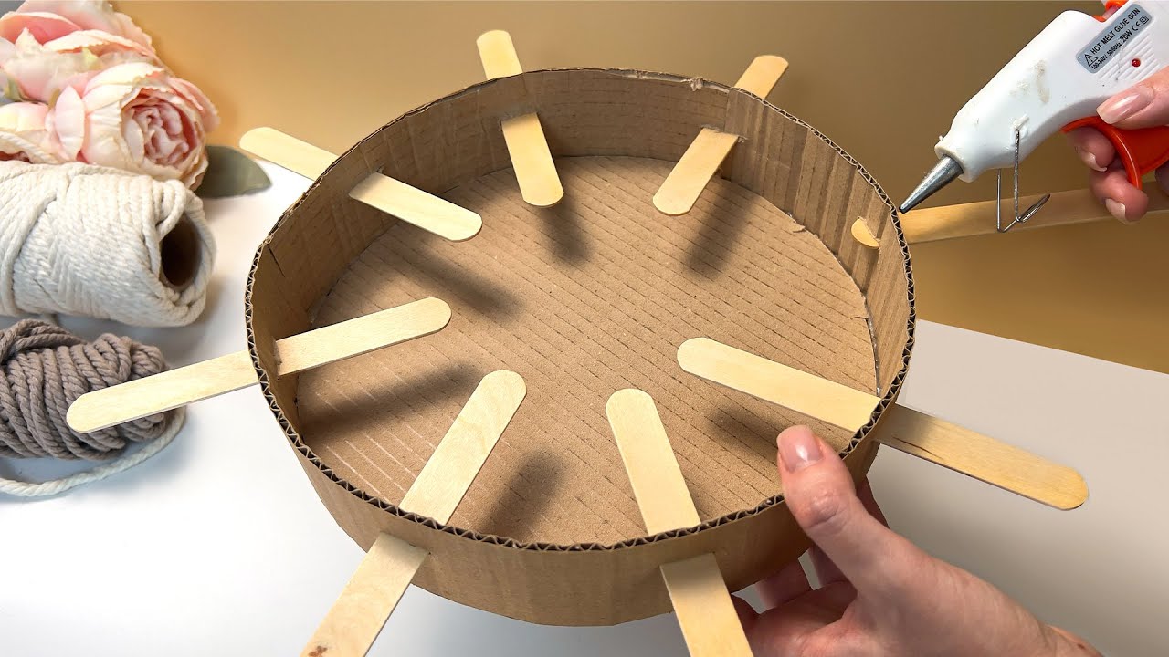 WOW! 😍 Chic Home Decor IDEA made from Cardboard and wooden Sticks!  The best of waste