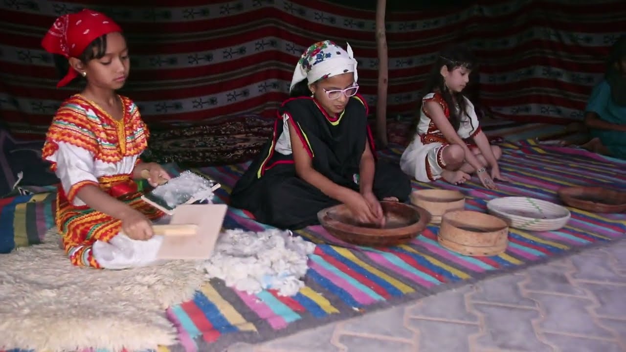 مسرحية صامته الطيارة الصفراء تلاميذ السنة الثالثة بمدرسة انصيرة المولدي 2 الوادي الجزائر