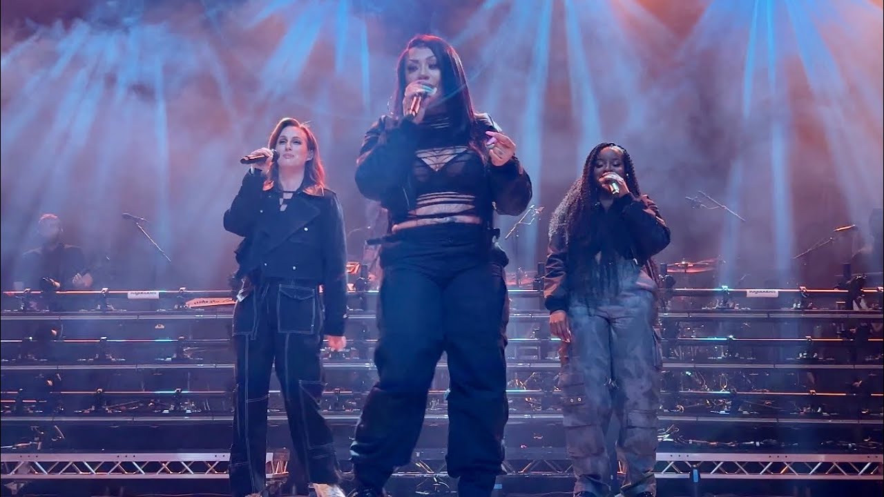 Sugababes - RUN FOR COVER!!! (Yes, really!!)-Live *4K* FRONT ROW- Wolverhampton Civic Hall - 29/6/82