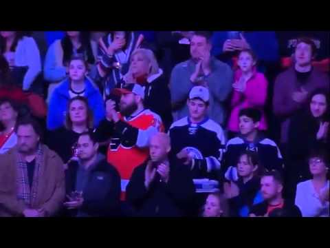 philadelphia flyers mascot gritty Scott Hartnell welcomes Flyers Team. (13 february 2015)