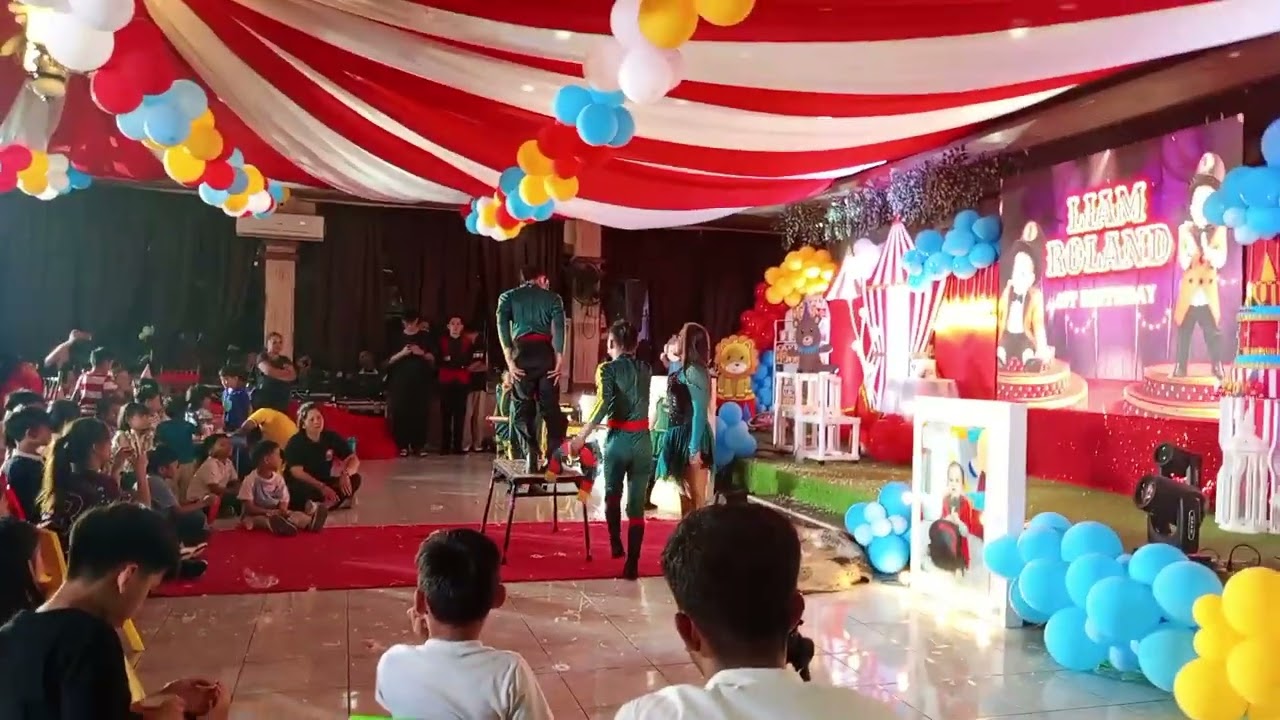Comedy act of acrobatic show 