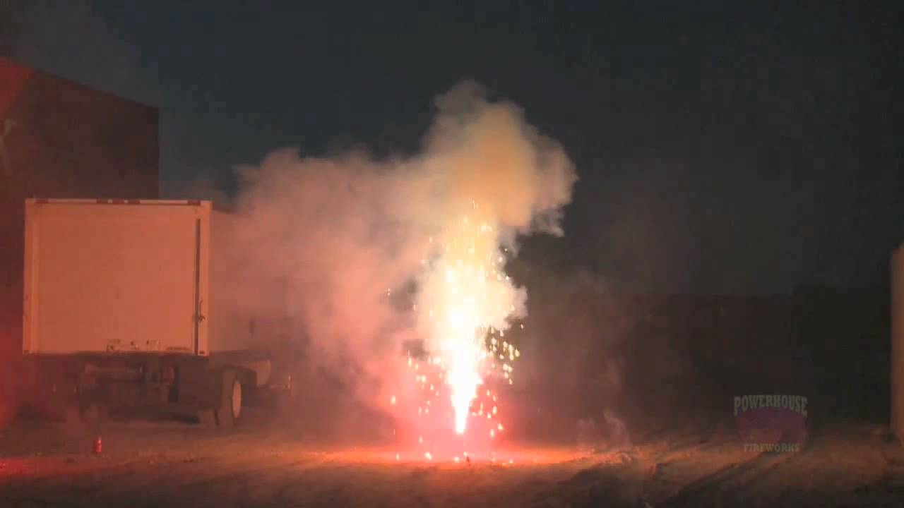 Mad Dog (K&H Fireworks Canada, Powerhouse Fireworks) YouTube