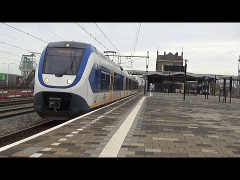 SLT 2427 (met WC) vertrekt in Geldermalsen