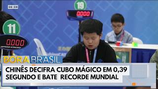 Chinês resolve cubo mágico em menos de 1 segundo e bate recorde mundial | Bora Brasil