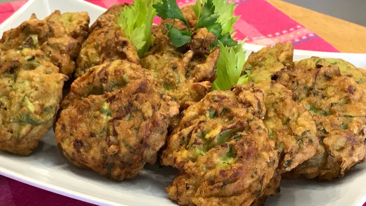 Frittelle di zucchine e speck morbidissime - Ricette estive, facili e veloci!
