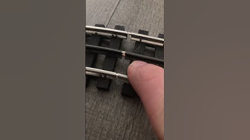 Simple trick to keep your current in your tracks #lionel #lioneltrains #modeltrains