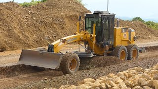 Fantastic!!! Building a New Road Foundation with a Motor Grader Pushing Gravel Skill Operator