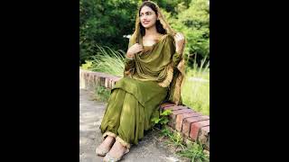 Guess Karke Daso J Queen Kis Dress Mai Beautiful Lag Rayi Hai