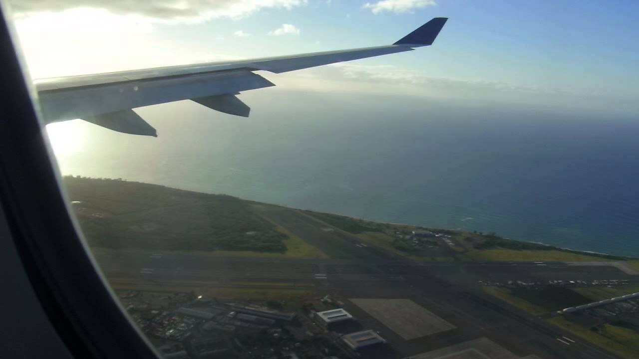 Delta Air Lines airplane flying over Hawaii Oahu Honolulu before landing 1 - YouTube