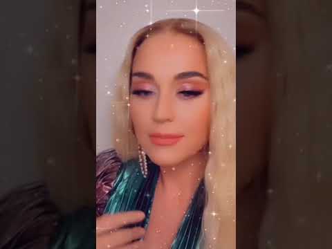 Katy Perry reaparece con radiante look a meses de dar a luz
