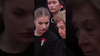 La princesa Leonor consuela a la Reina Sofía en el funeral de su hermana Irene en Atenas