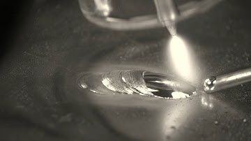 Welding visualization system uses intense pulsed lighting to outshine electric arc, laser cutter