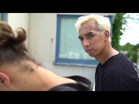 Alex smashes, Phosky dive-rolls, kid dabs.