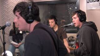 Miniatura de "Surfer Blood - Floating Vibes (Live on KEXP)"