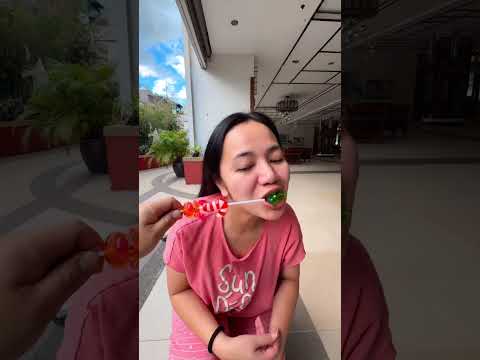 Cute kid mom and baby eat lollipop👧🏻🤣❤️🌈✅🚀👶🏻