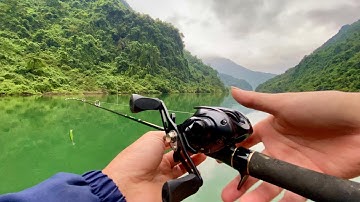 Ervaar het vissen op natuurlijke rivierlokmiddelen met een combinatie van een UL-hengel en een ho...