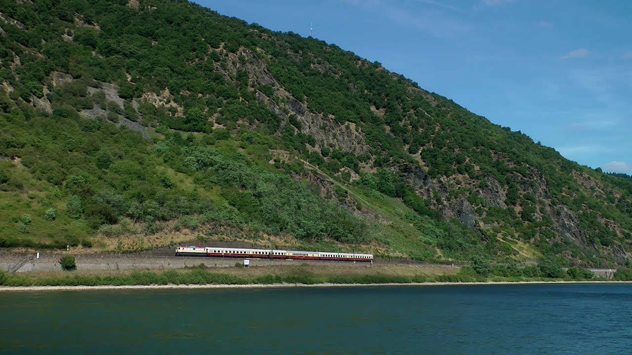 E10 1239 mit Rheingold-Sonderzug in Kaub (18.06.2017)