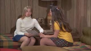 Maureen McCormick and Sheri Cowart from The Brady Bunch (2) (Pantyhose scene)