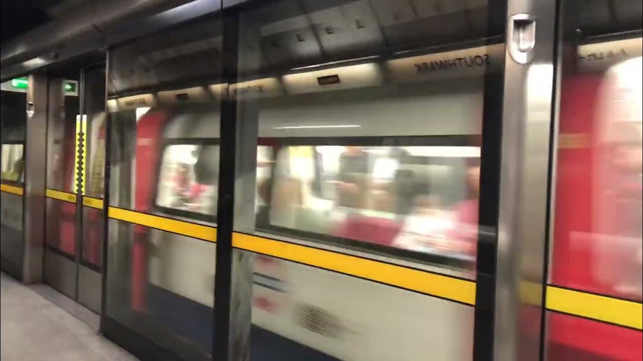 Jubilee Line 1996 Stock Train arriving at Southwark Underground Station ...