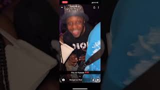 Leris Luketo Fume Une Cigarette À Dubaï
