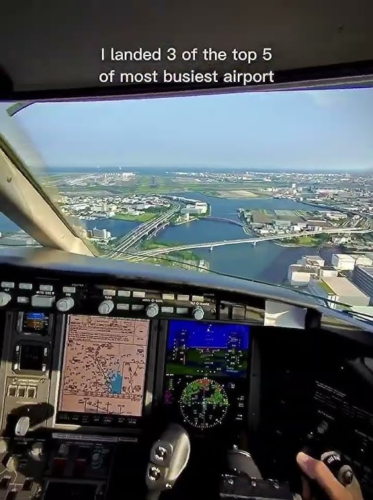 Landing in Tokio Haneda Airport. The 4th busiest airport in the wold. #airport #aviation #raybanmeta