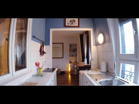 Vidéo: Cozy One Room Apartment avec fenêtres à double vitrage et sols en parquet