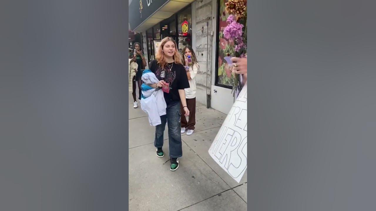 normalizing periods in public 🩸 if you’re on your period get a flower 🌸
