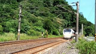 1060728 剛駛出福住隧道往東行的太魯閣自強號列車