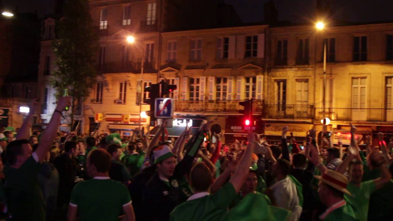 cork stopper Euro 2016 - Ireland Fans Chanting in Bordeaux