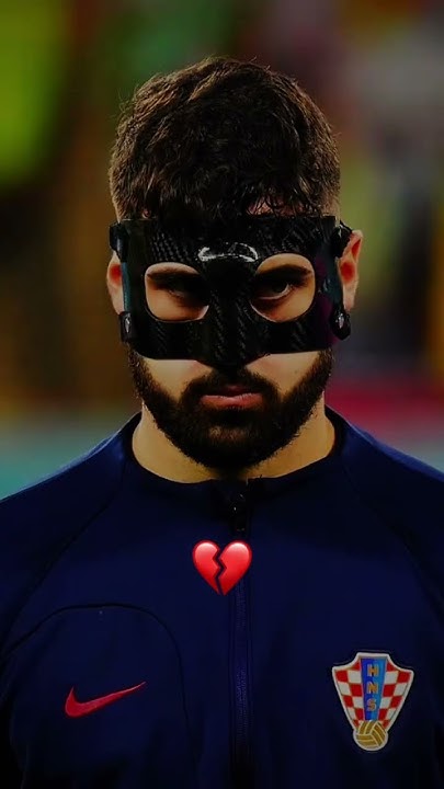 why-do-players-wear-masks-shorts-football-suarez-funny-trending