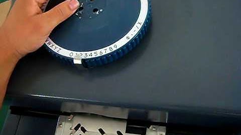 Manual embossing machine for nameplate