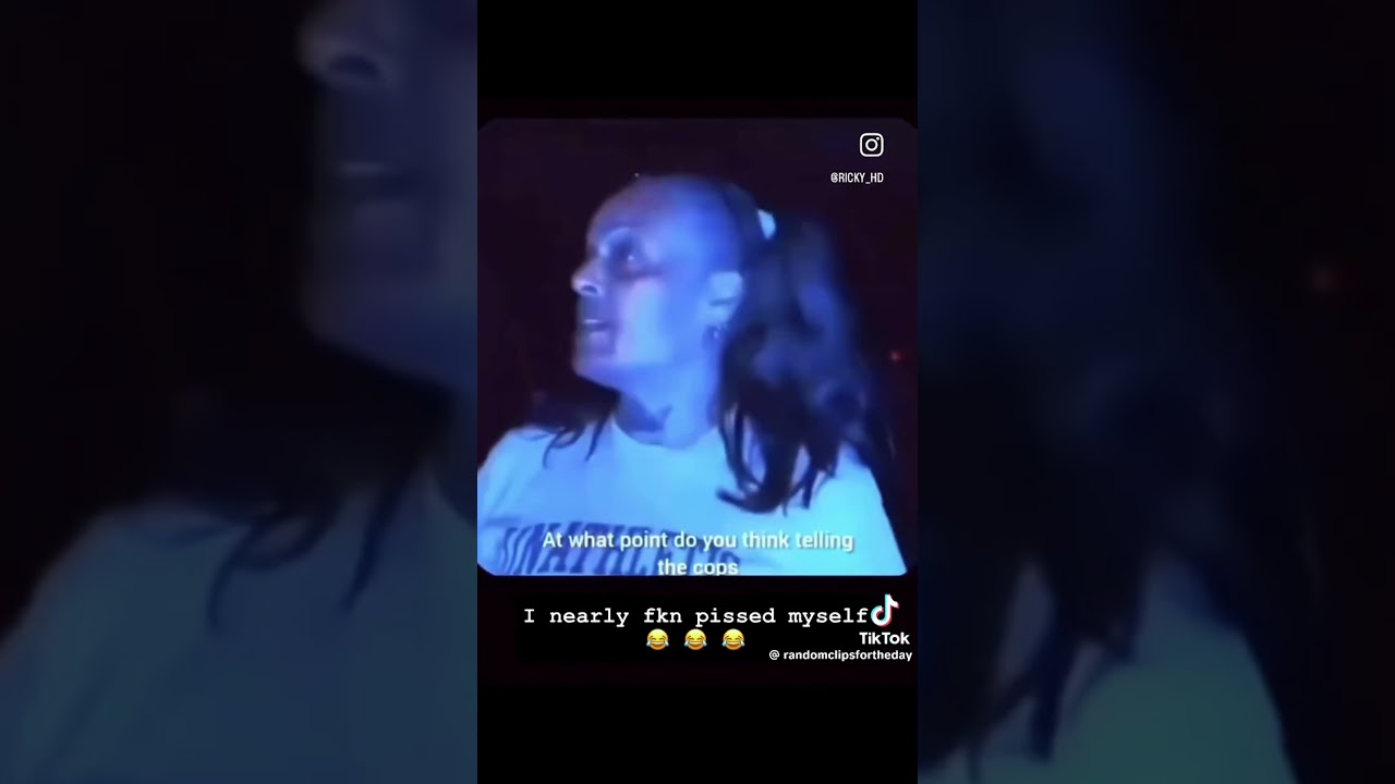 Эта женщина вызвала полицию, потому что кто-то её похитил, ну вы понимаете, что, лол 