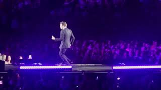 Michael Bublé  sings You Never Can Tell @ O2 London chords