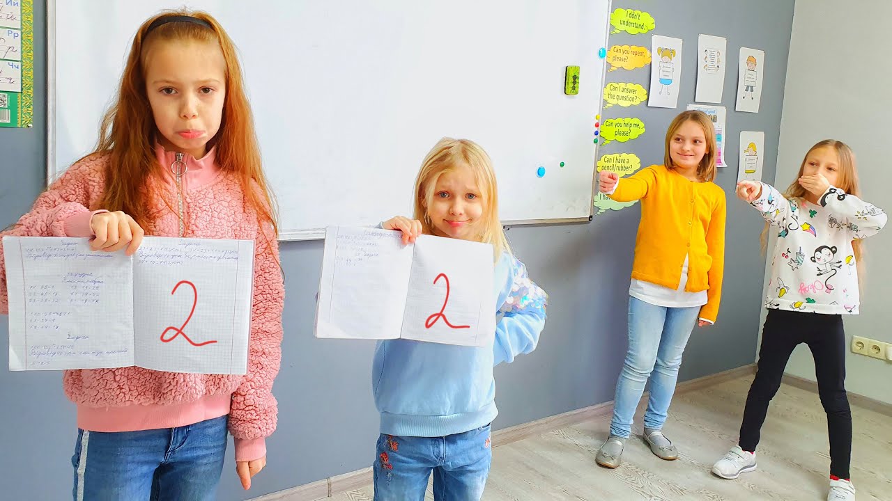 Маленькая девочка получила двойку. Девочка получила двойку. Канал two sisters Sobol. Получил двойку в школе.