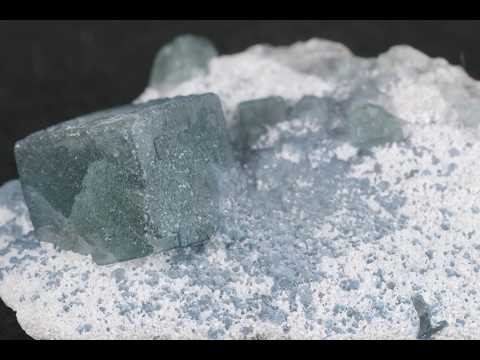 モランディーブルーフローライト 原石 35.0g / Morandi Blue Fluorite