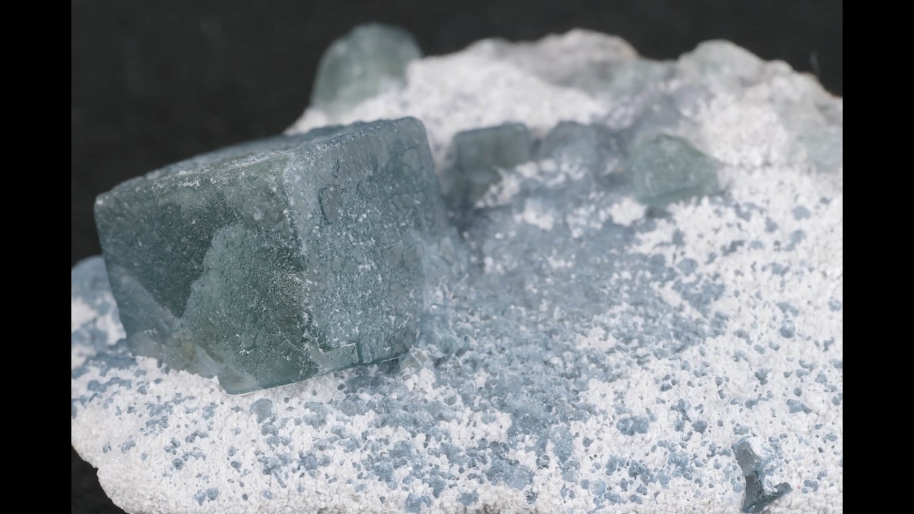 モランディーブルーフローライト 原石 35.0g / Morandi Blue Fluorite