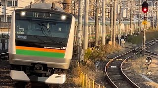 【4K高画質】E233系3000番台E-55＋U618編成が長めの警笛を鳴らしながら尾久駅2番線に到着停車するシーン（1882E）2022.11.12