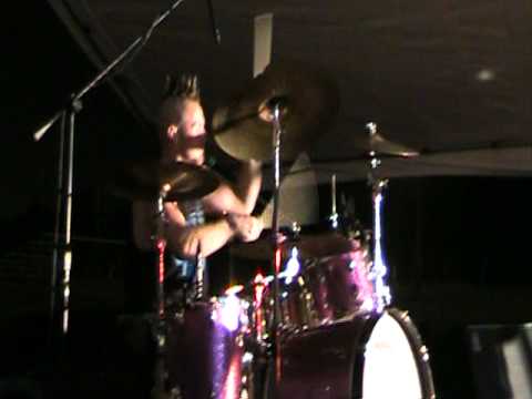 Matt Beach playing "Eye of the beholder" by Metall...