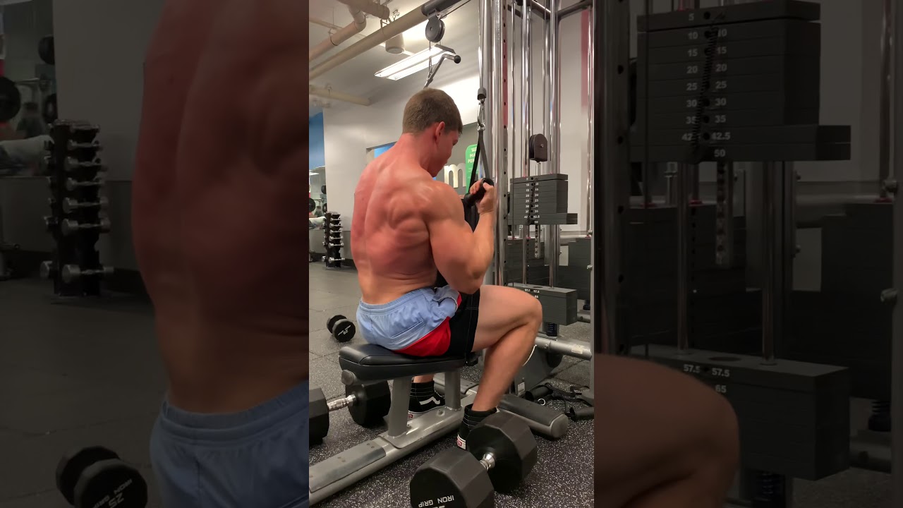  Lat pull down