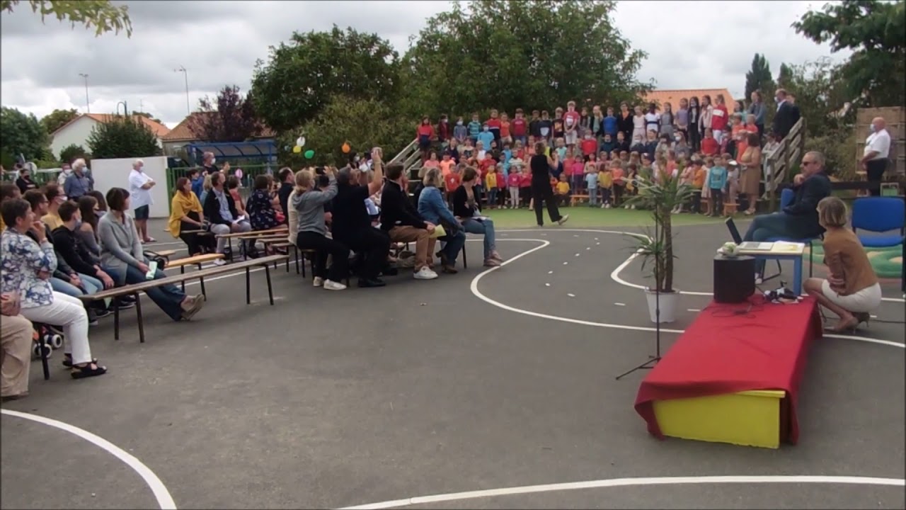 Un raconte-tapis à la bibliothèque! – Ecole St Joseph Saint Révérend