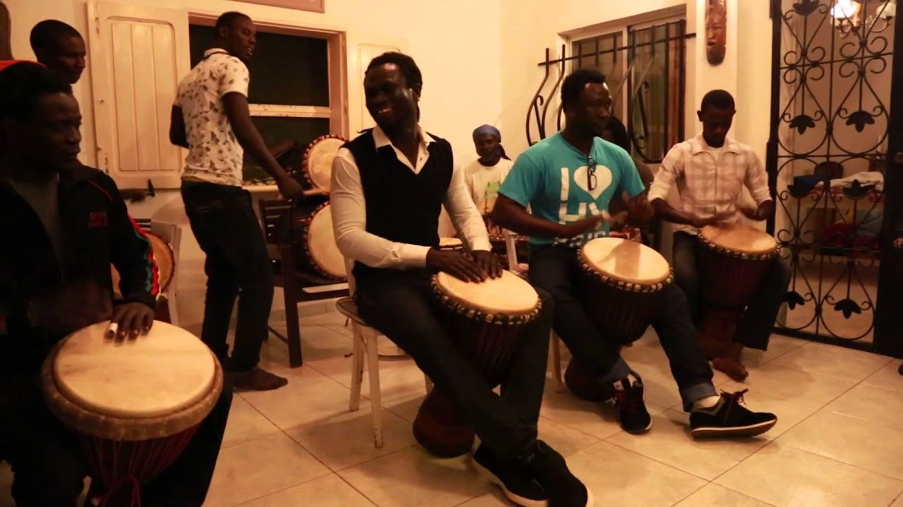 Amadabo und Payoro Diallo, Toubab Diallaw, 2014 - YouTube