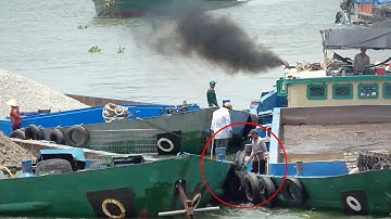 Sà Lan Va Chạm Khi Qua Cống/ vượt cống ngăn mặn 10 cửa trà vinh