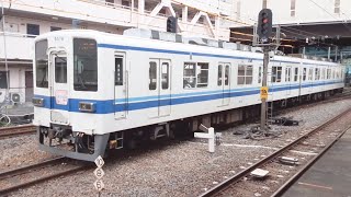東武大師線 の 西新井駅を発車する 8000系 8576F