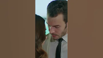 نوبة غيرة رومانسية من المدير اتجاه مساعدته لعبة الحظ Shorts 